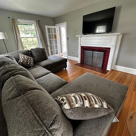 Cute Cape Cod Style Home Питсфилд Экстерьер фото