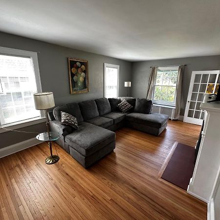Cute Cape Cod Style Home Питсфилд Экстерьер фото