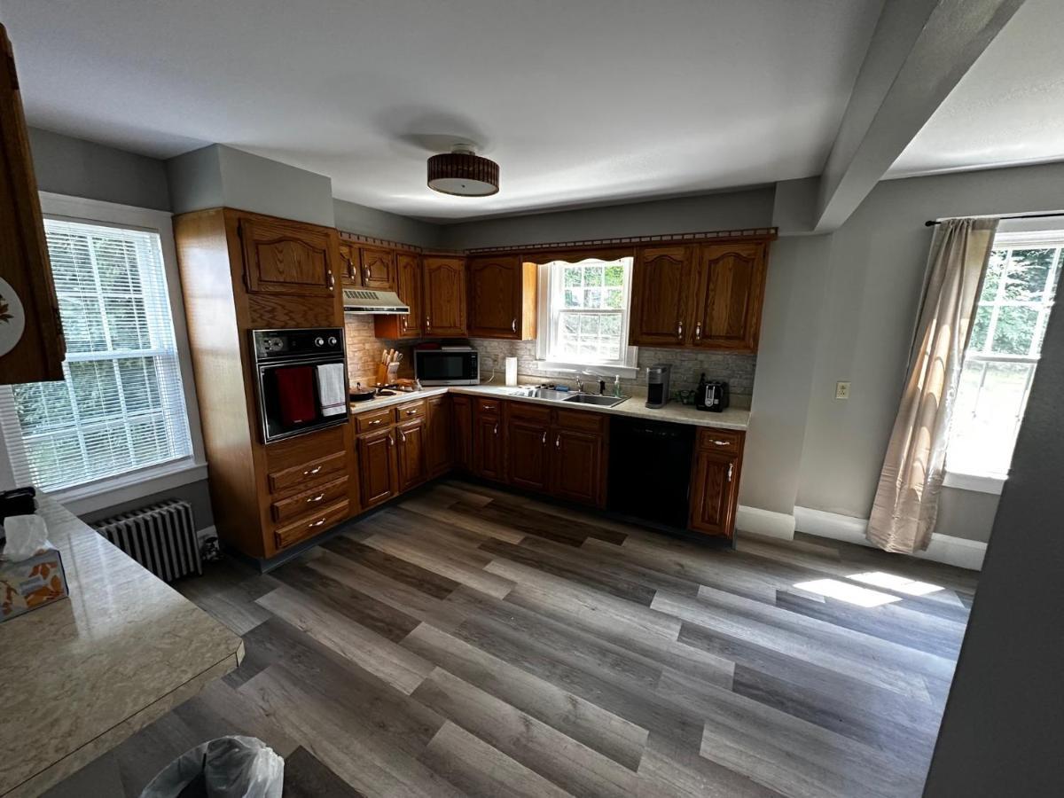 Cute Cape Cod Style Home Питсфилд Экстерьер фото