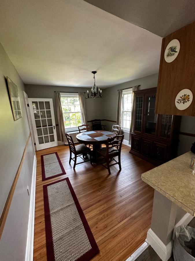 Cute Cape Cod Style Home Питсфилд Экстерьер фото