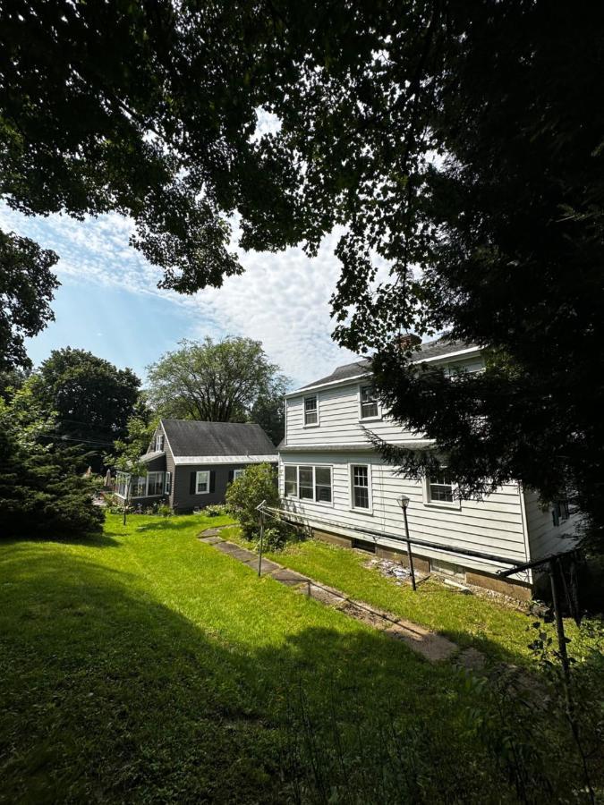 Cute Cape Cod Style Home Питсфилд Экстерьер фото