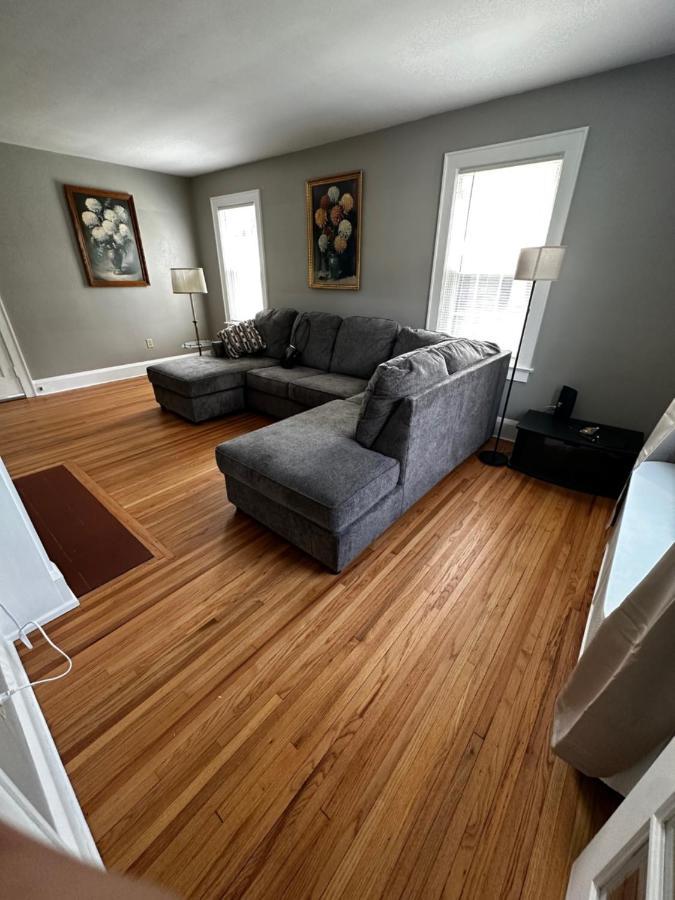 Cute Cape Cod Style Home Питсфилд Экстерьер фото