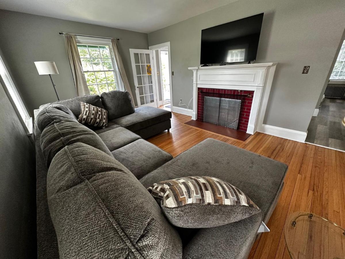 Cute Cape Cod Style Home Питсфилд Экстерьер фото