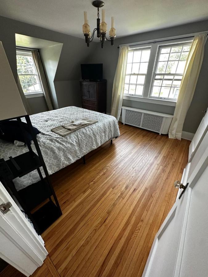 Cute Cape Cod Style Home Питсфилд Экстерьер фото