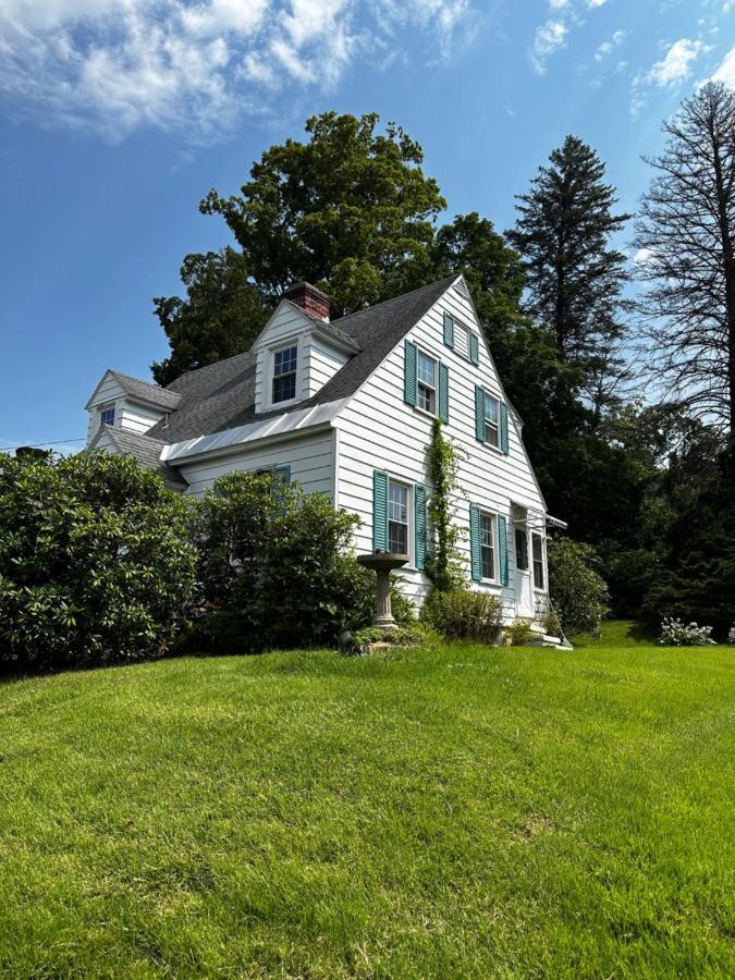 Cute Cape Cod Style Home Питсфилд Экстерьер фото