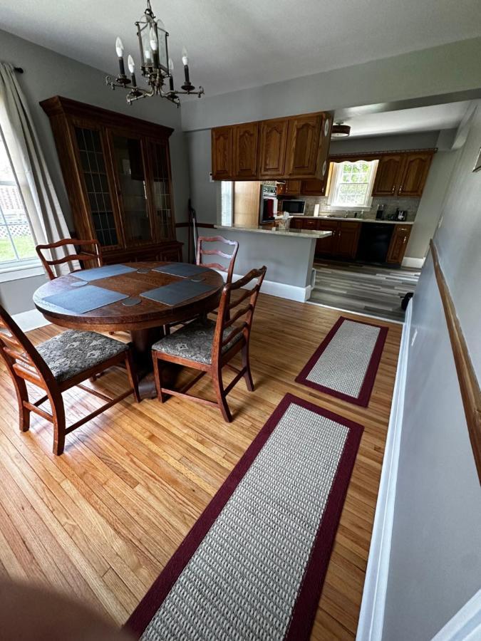 Cute Cape Cod Style Home Питсфилд Экстерьер фото
