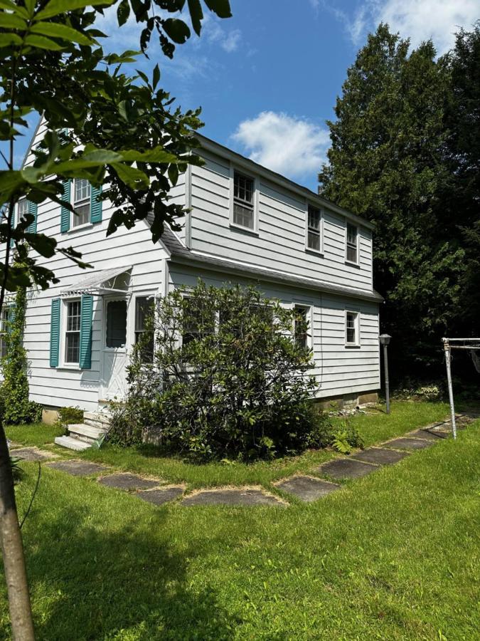 Cute Cape Cod Style Home Питсфилд Экстерьер фото