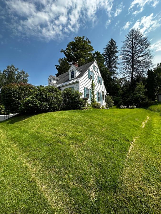 Cute Cape Cod Style Home Питсфилд Экстерьер фото